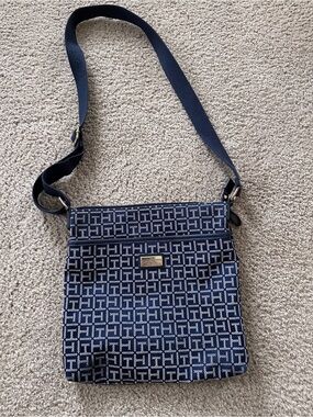 Tommy Hilfiger Garden Classic II Medium Crossbody Bag Navy